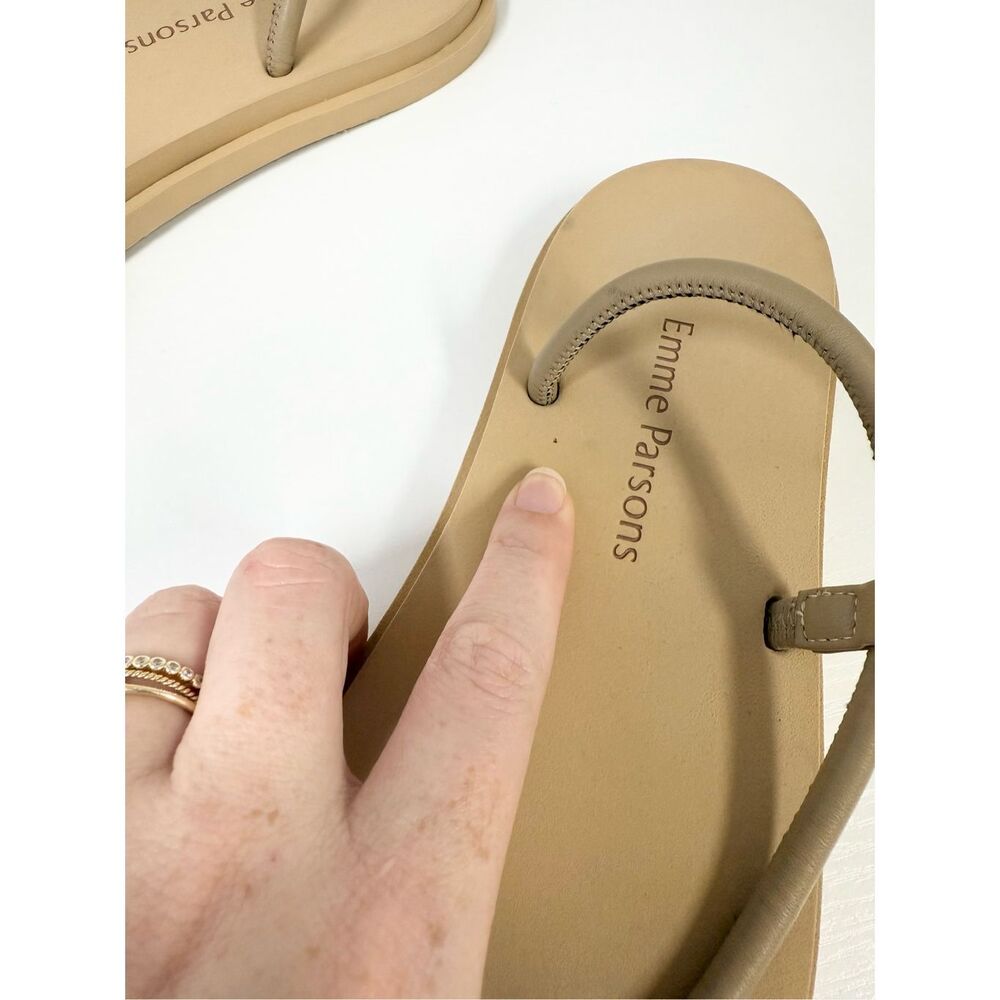Emme Parsons Women's Tan Minimalist Toe-Ring Sandals - Picture 6 of 7